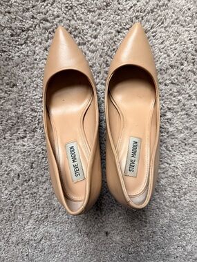 Steve Madden Nude Pointed-Toe Leather Flats